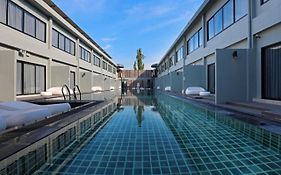 S Ratchada Leisure Hotel